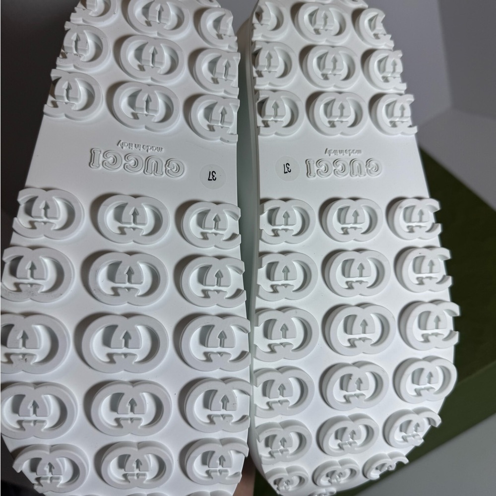 CLEARANCE !
White GUCCI Platform Sandals size 37 - Picture 5 of 8